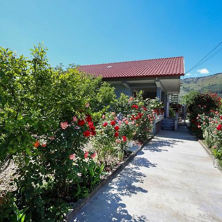 베라트 Samuela Cozy Retreat 빌라 외부 사진