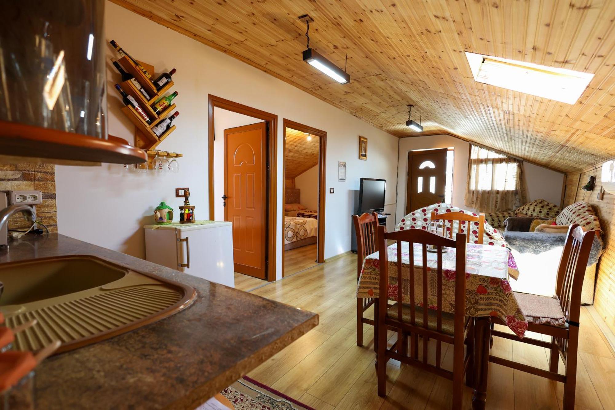 베라트 Samuela Cozy Retreat 빌라 외부 사진