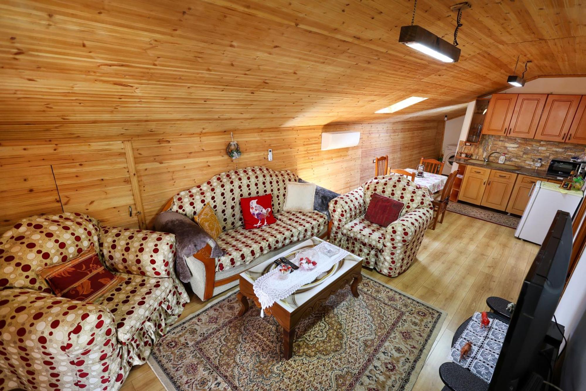 베라트 Samuela Cozy Retreat 빌라 외부 사진