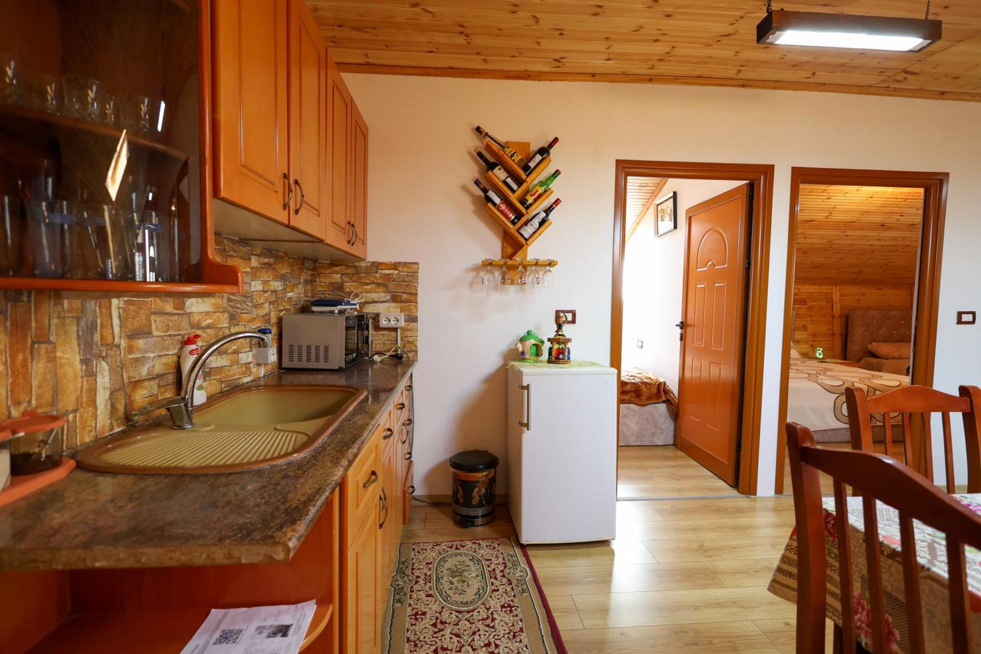 베라트 Samuela Cozy Retreat 빌라 외부 사진